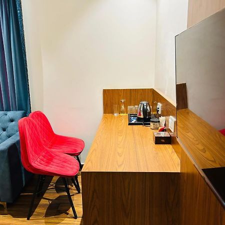 Hotel Swarn Bhoomi Kánpur Kültér fotó
