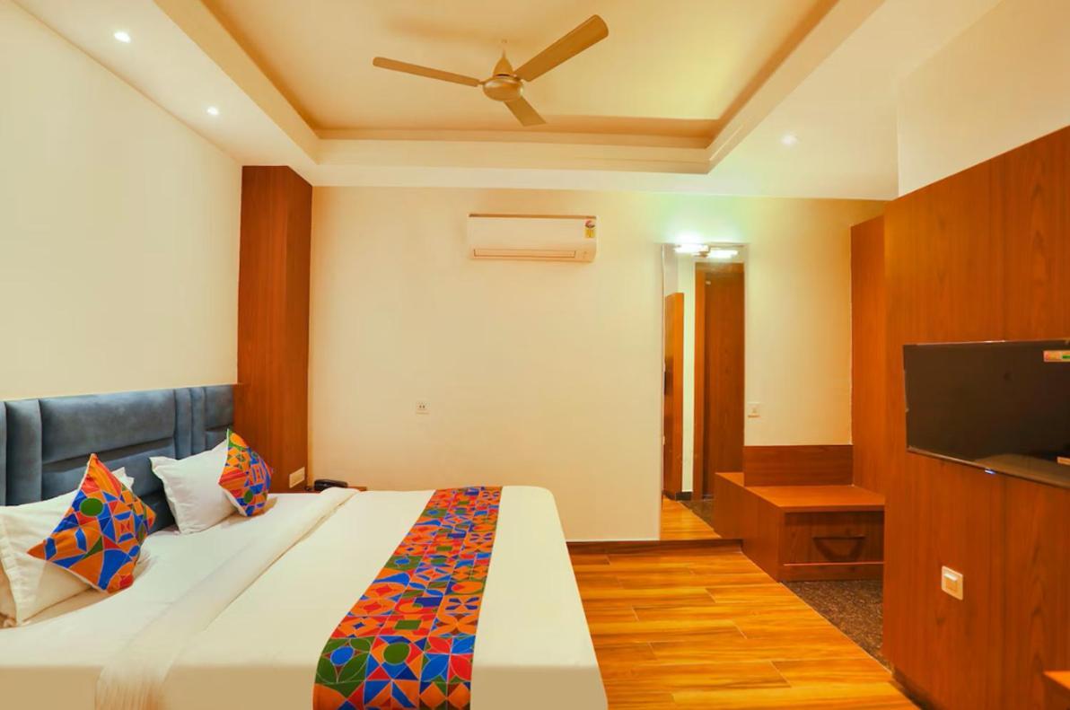 Hotel Swarn Bhoomi Kánpur Kültér fotó