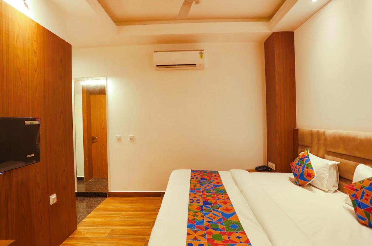 Hotel Swarn Bhoomi Kánpur Kültér fotó