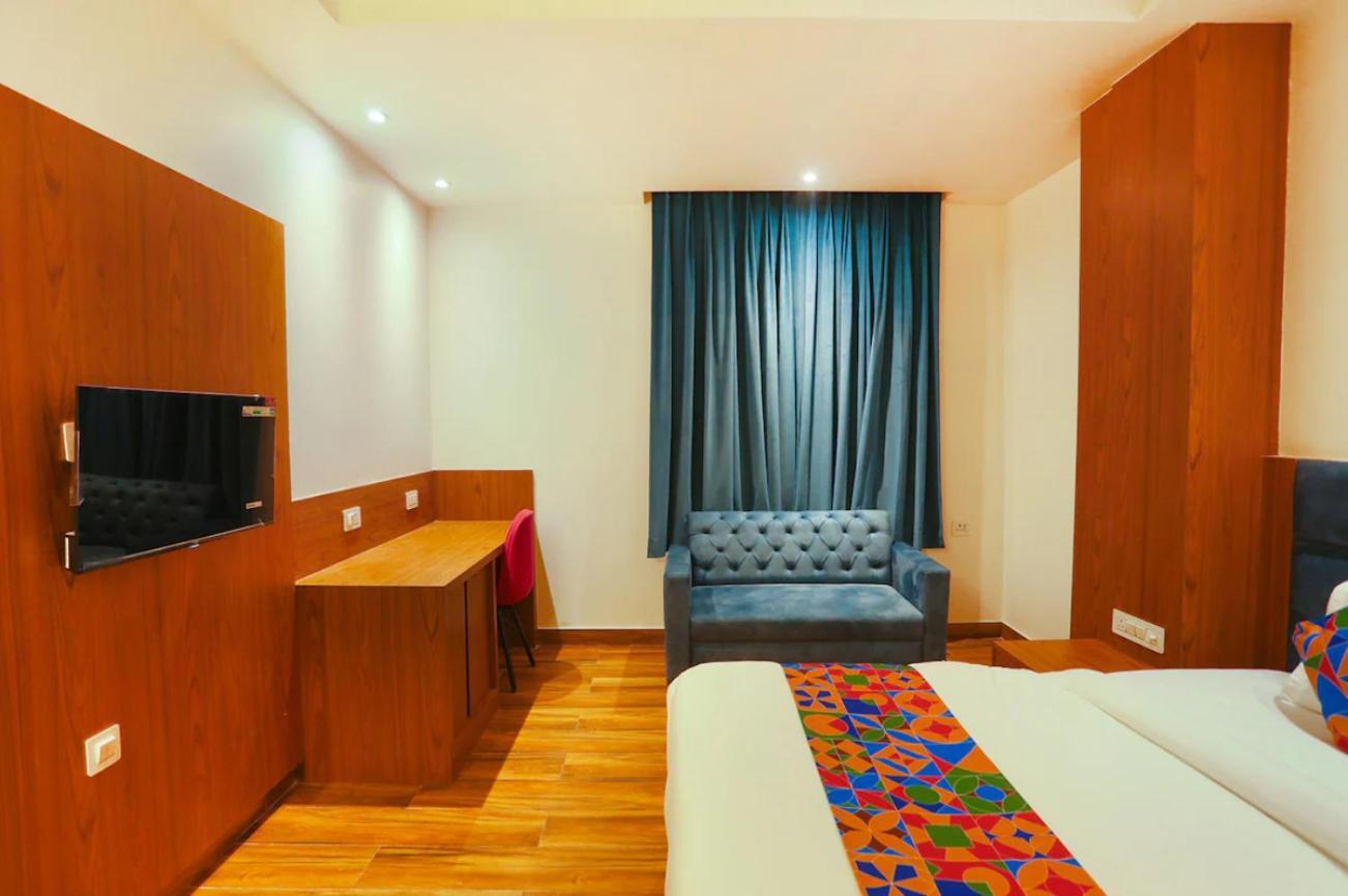 Hotel Swarn Bhoomi Kánpur Kültér fotó