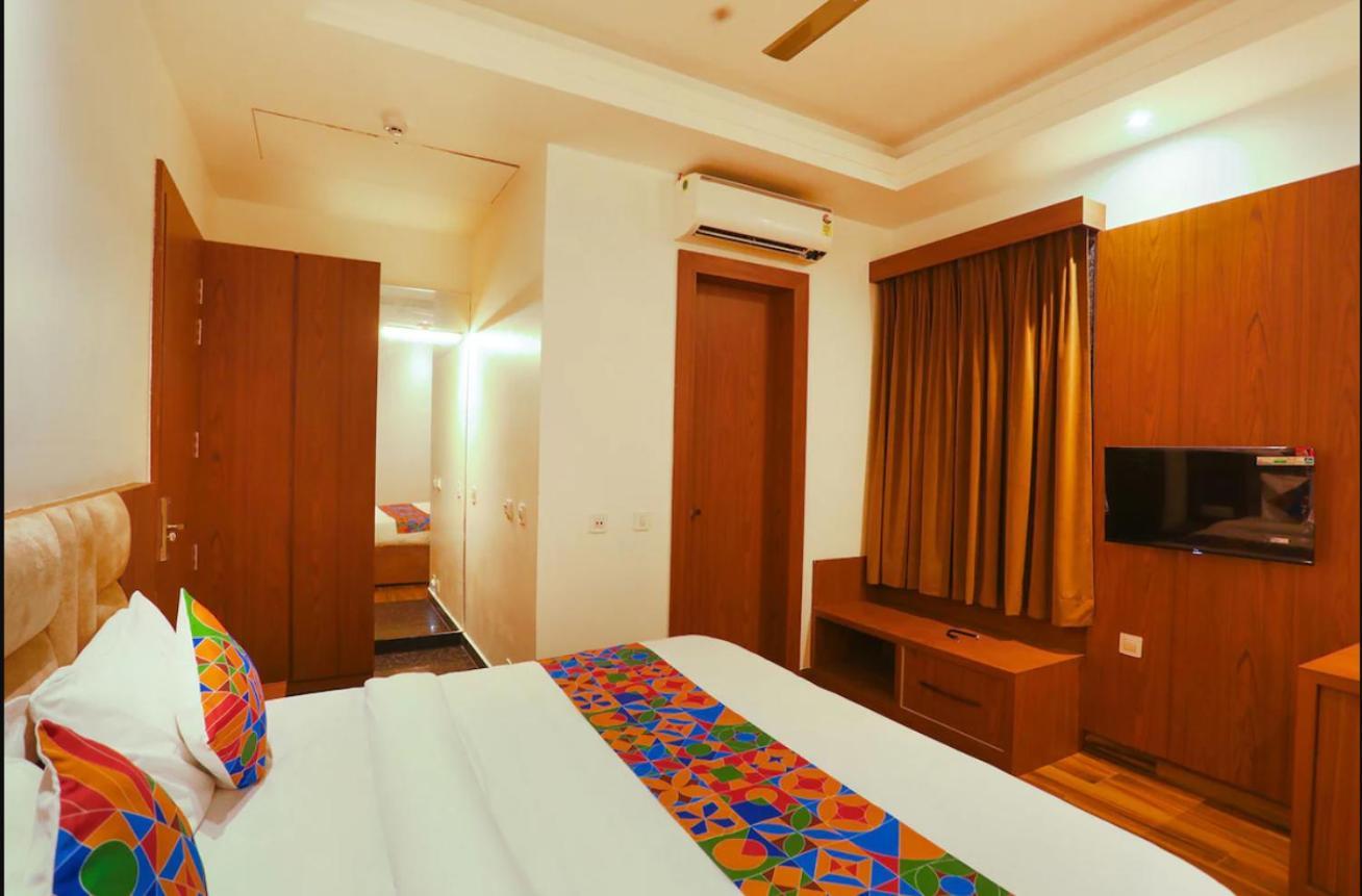 Hotel Swarn Bhoomi Kánpur Kültér fotó