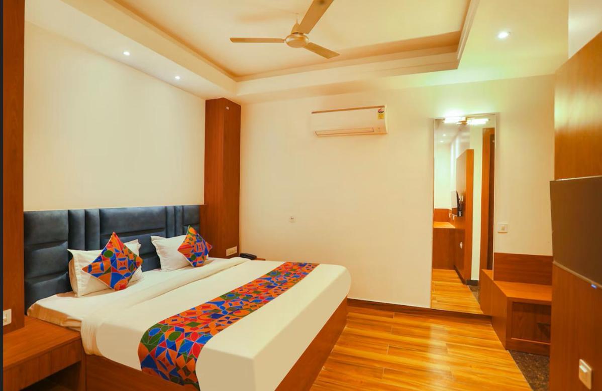 Hotel Swarn Bhoomi Kánpur Kültér fotó
