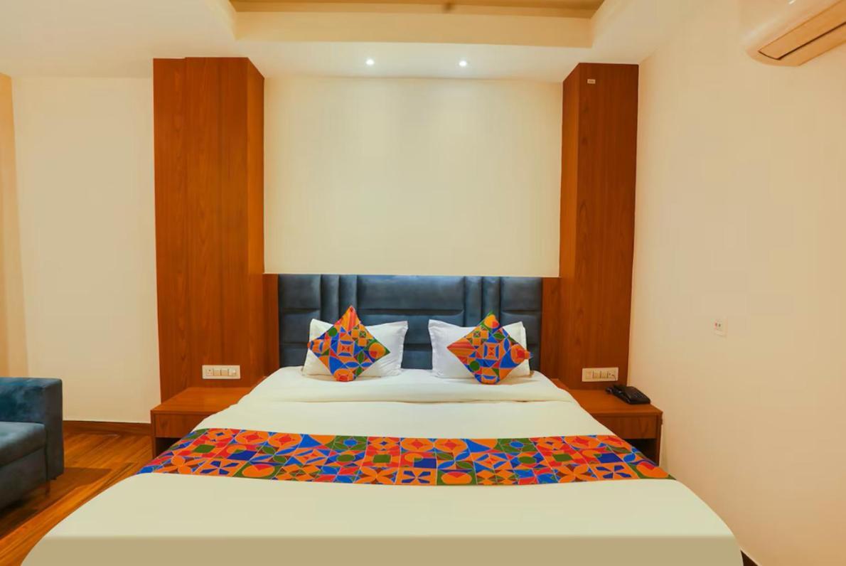 Hotel Swarn Bhoomi Kánpur Kültér fotó