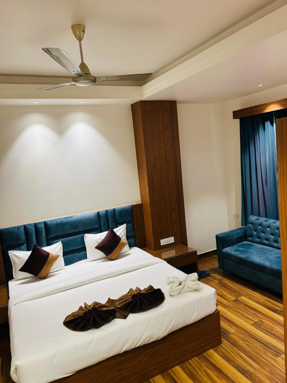 Hotel Swarn Bhoomi Kánpur Kültér fotó