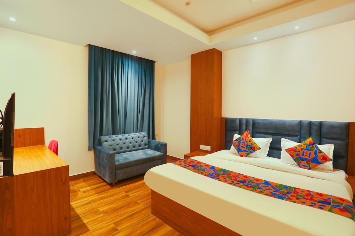 Hotel Swarn Bhoomi Kánpur Kültér fotó